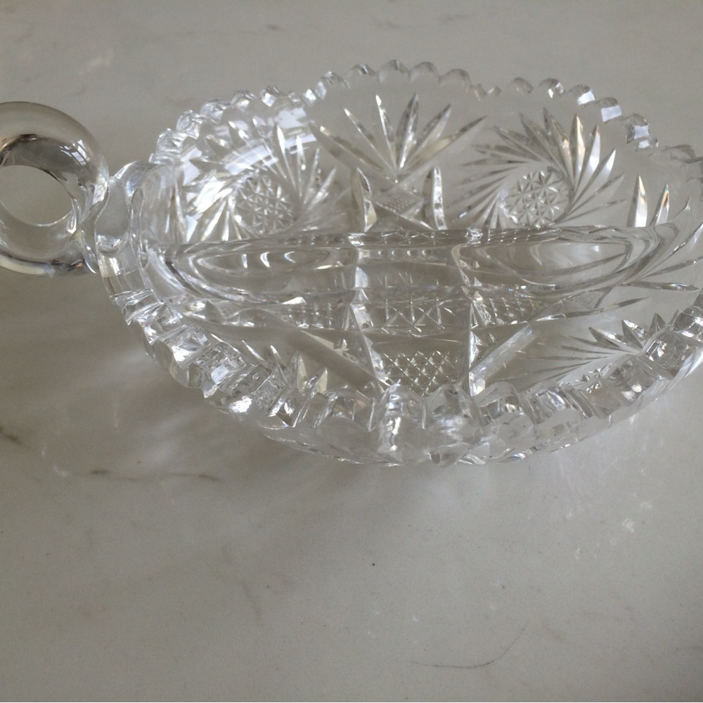 Elegant Clear Glass Serving Bowl with Handle